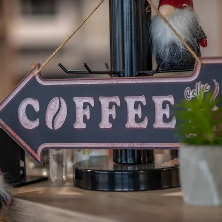 Amd Union Caffe & 汽车旅馆 *